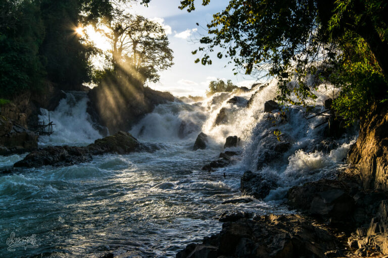 coucher-de-soleil-cascade-Mekong-4000-iles-laos